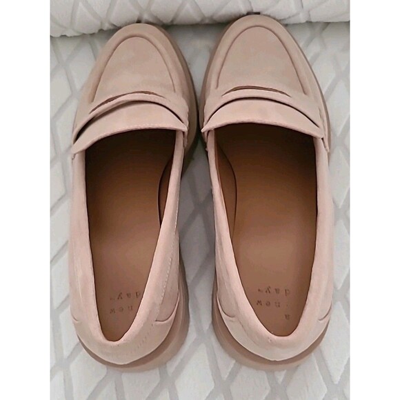 NWOT A New Day Tan Women's CHUNKY Faux Suede Penny Loafer Lug Sole Size 8 - Picture 6 of 8